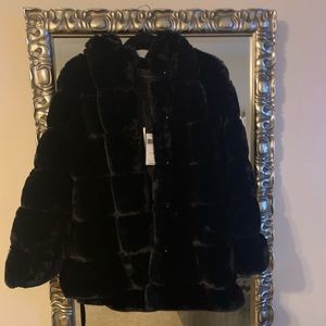 🎉 HP 🎉NWT BCBG faux fur Felicia coat